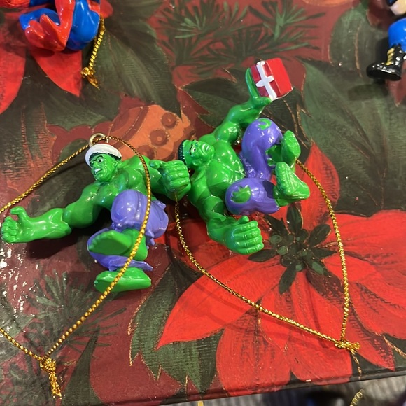 4 Superhero Christmas ornaments hulk, Spider-Man yogi ball - Picture 2 of 4